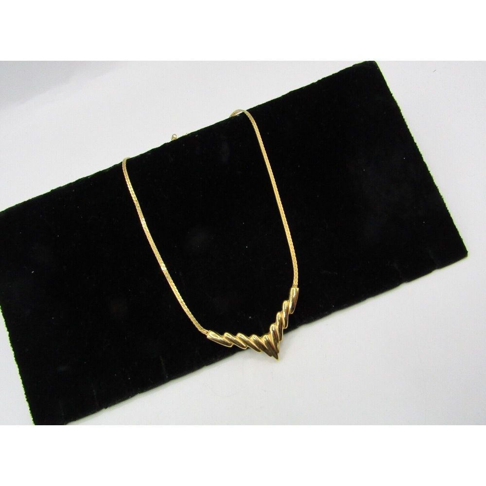 VINTAGE Napier Center V Design Gold Tone Chain Necklace - Picture 5 of 6